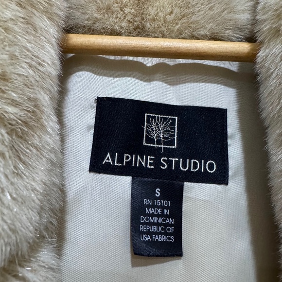 Alpine Studio Women's Beige/Tan Faux Fur Coat Size Small - Picture 7 of 9